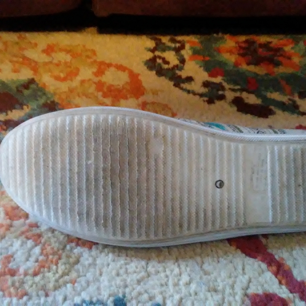 Shoes - Picture 6 of 7